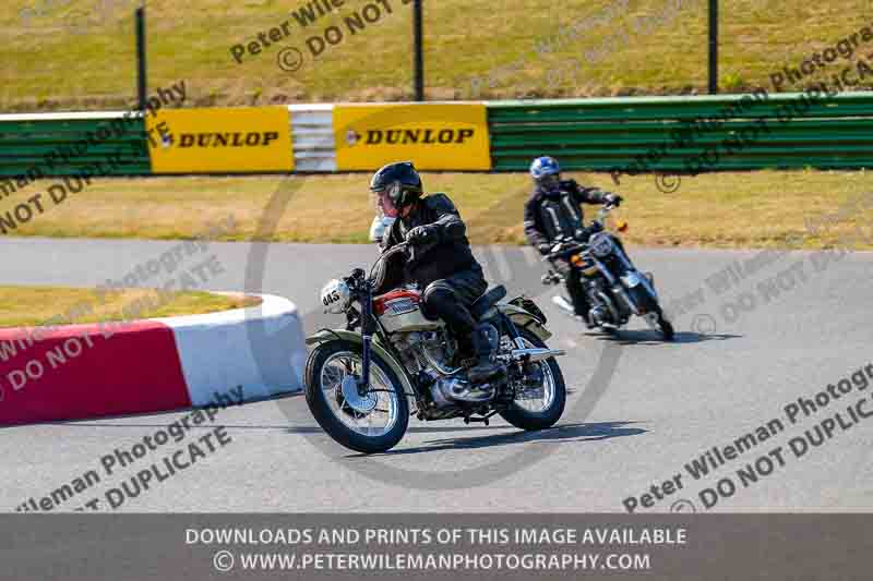 Vintage motorcycle club;eventdigitalimages;mallory park;mallory park trackday photographs;no limits trackdays;peter wileman photography;trackday digital images;trackday photos;vmcc festival 1000 bikes photographs